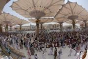 المدينة المنورة:  250 مظلة في خدمة زائري المسجد النبوي الشريف